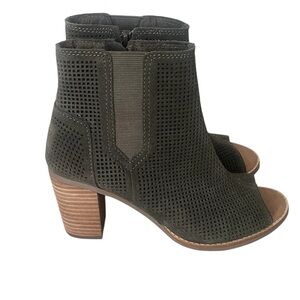 TOMS Majorca Olive Green Perforated Suede Leather Peep Toe 3” Heel Bootie Sz 7.5
